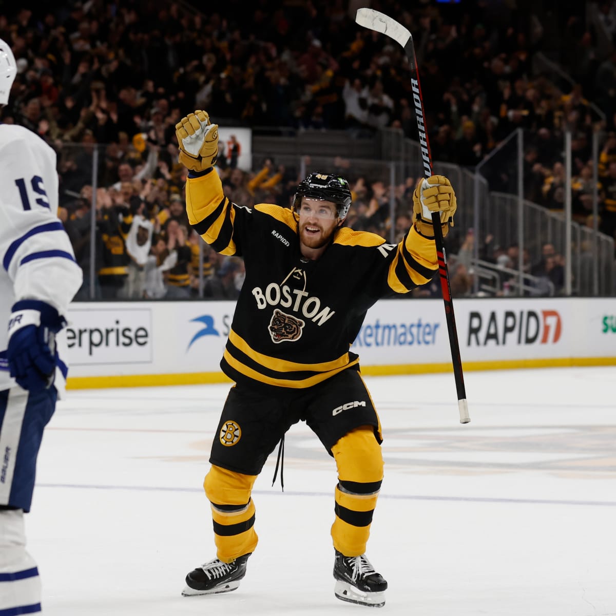 Boston Bruins continue their hot play against the Devils