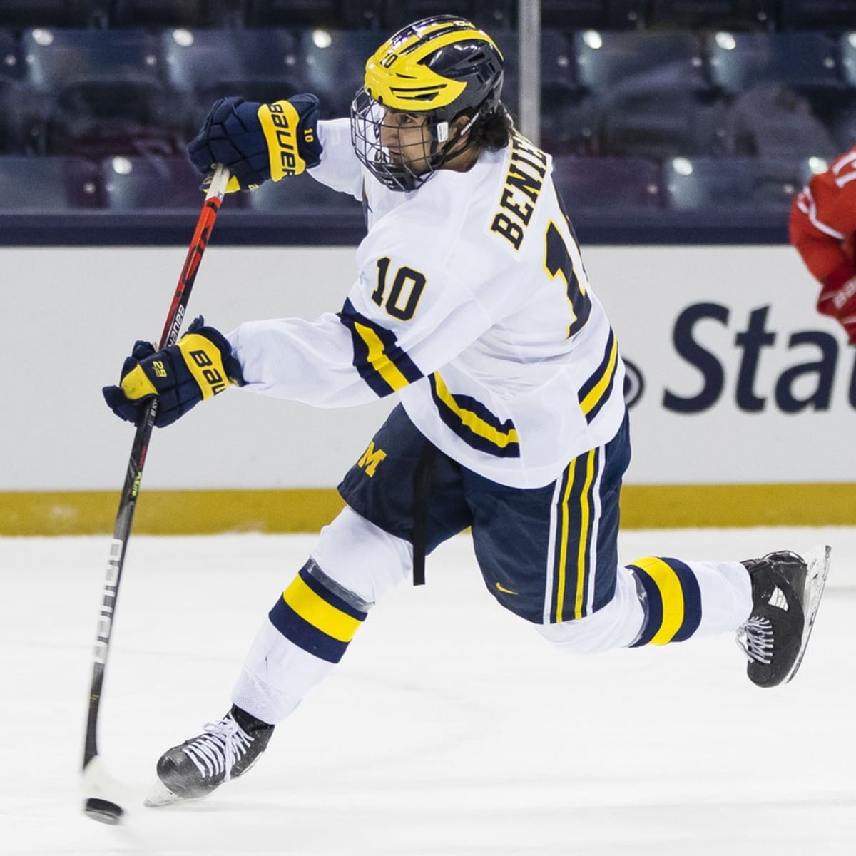 NHL debut night: Michigan's Owen Power, Matty Beniers among 5 to jump from  college to pros