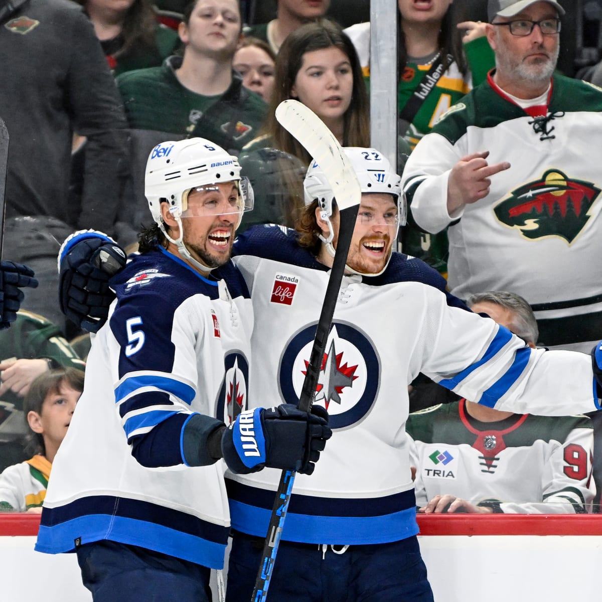 Winnipeg Jets beat Nashville Predators 2-0