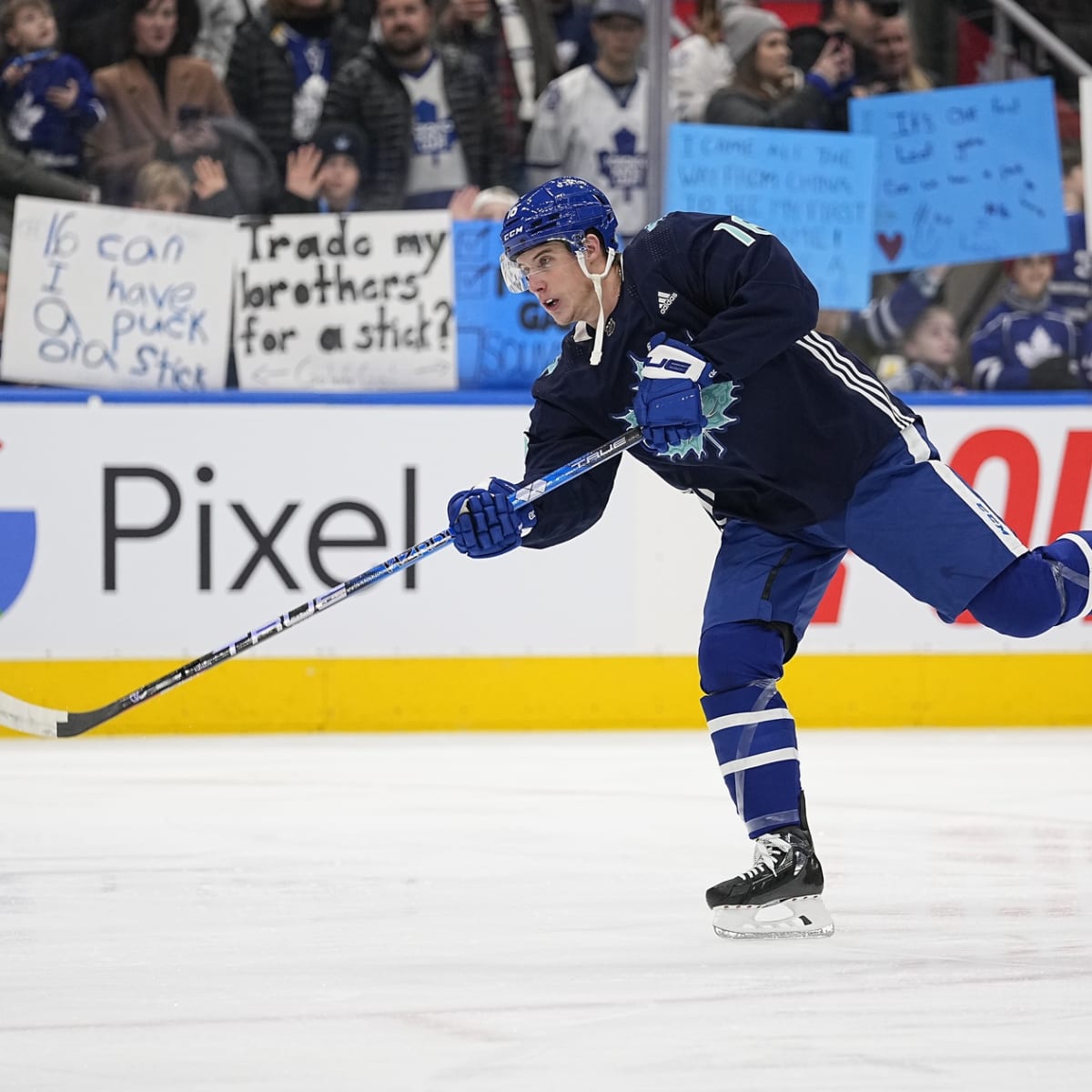 Marner gets 500th point, Maple Leafs beat Red Wings 4-1