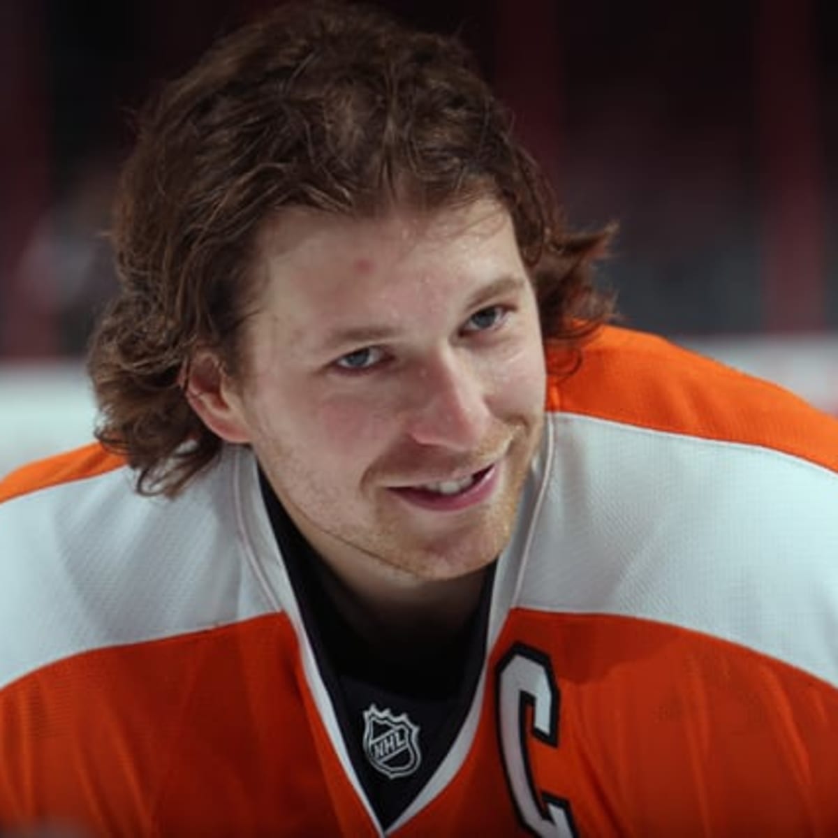 Claude Giroux furious after NHL officials call a penalty on the wrong team.  - HockeyFeed
