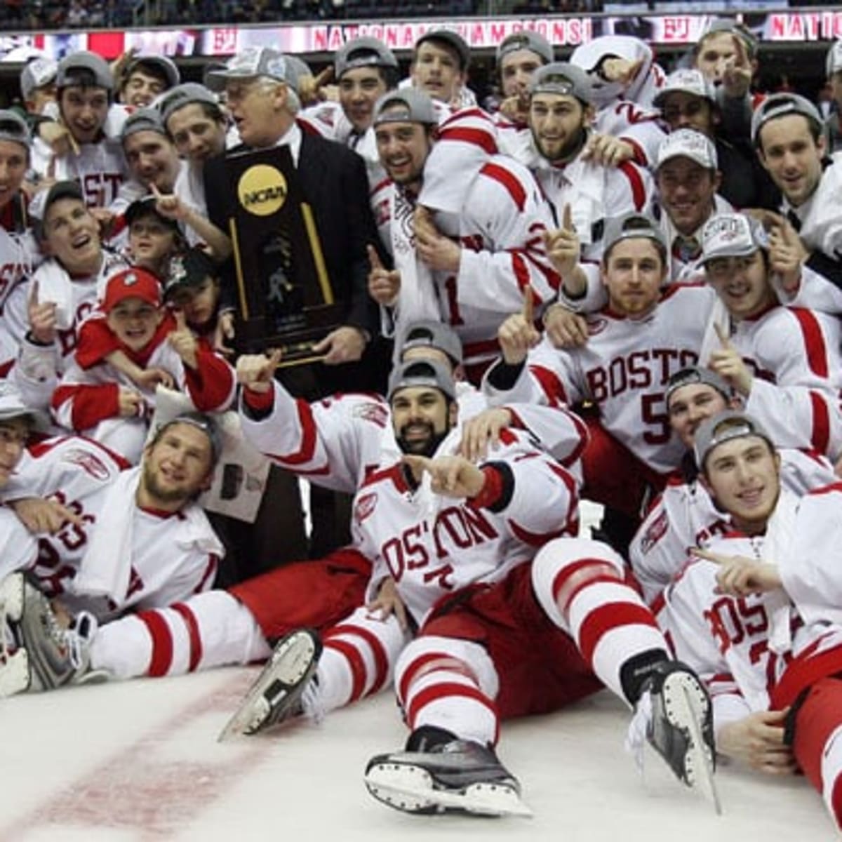 2009 Frozen Four classic: Boston University scores twice after pulling  goalie