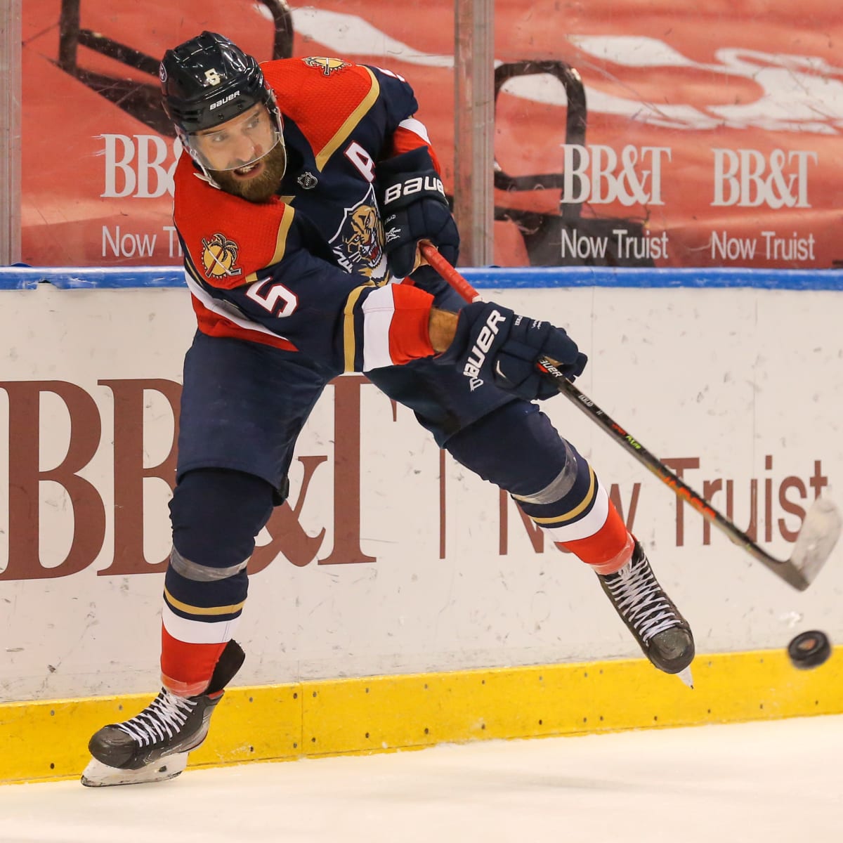 Panthers' Aaron Ekblad stretchered off the ice with leg injury vs