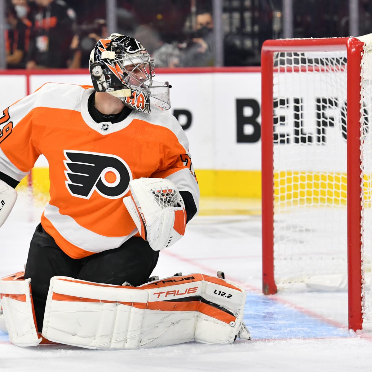 Inside the Flyers: Rookie goalie making believers out of Flyers
