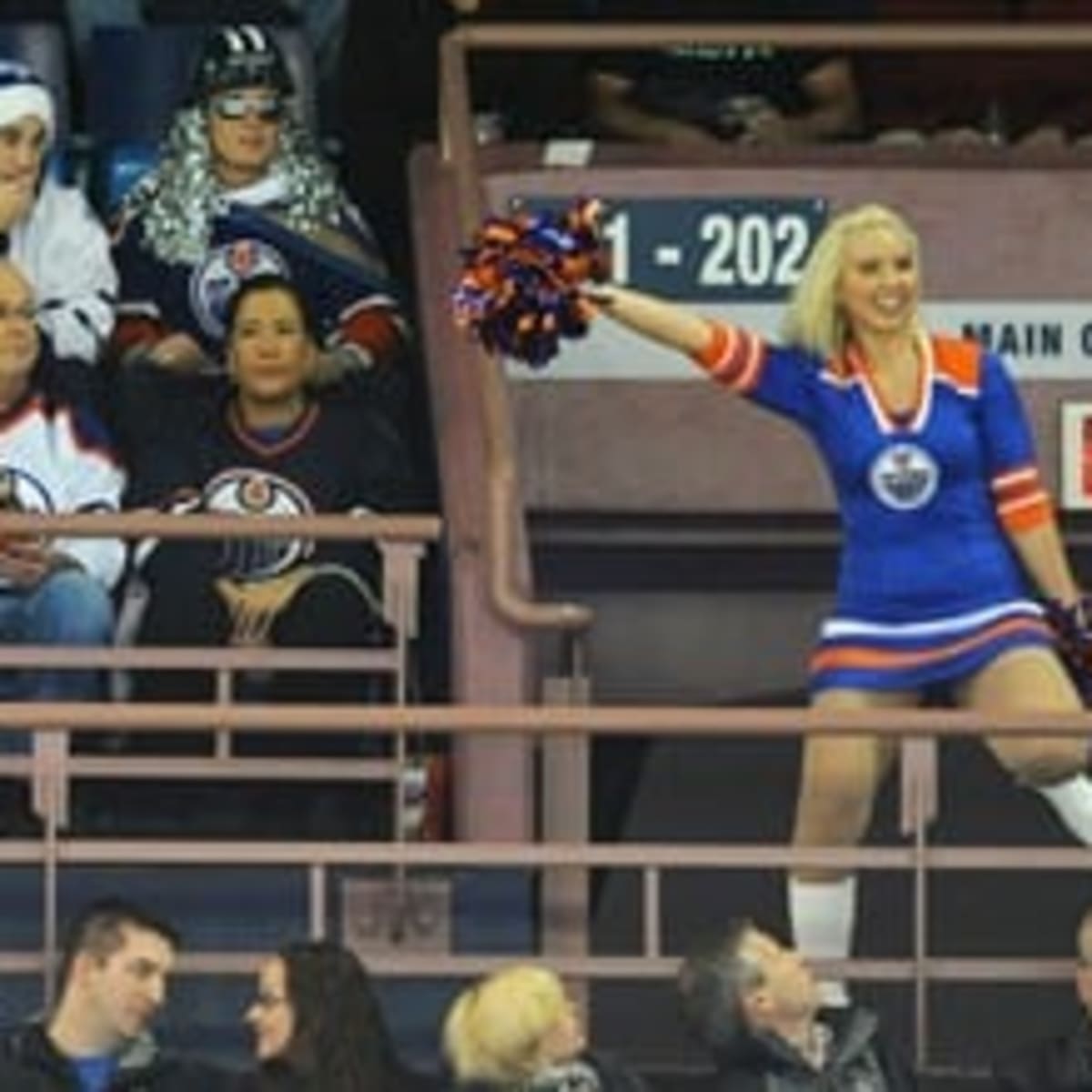 Edmonton Oilers introduce first ever cheer team for Canadian NHL team - The  Hockey News