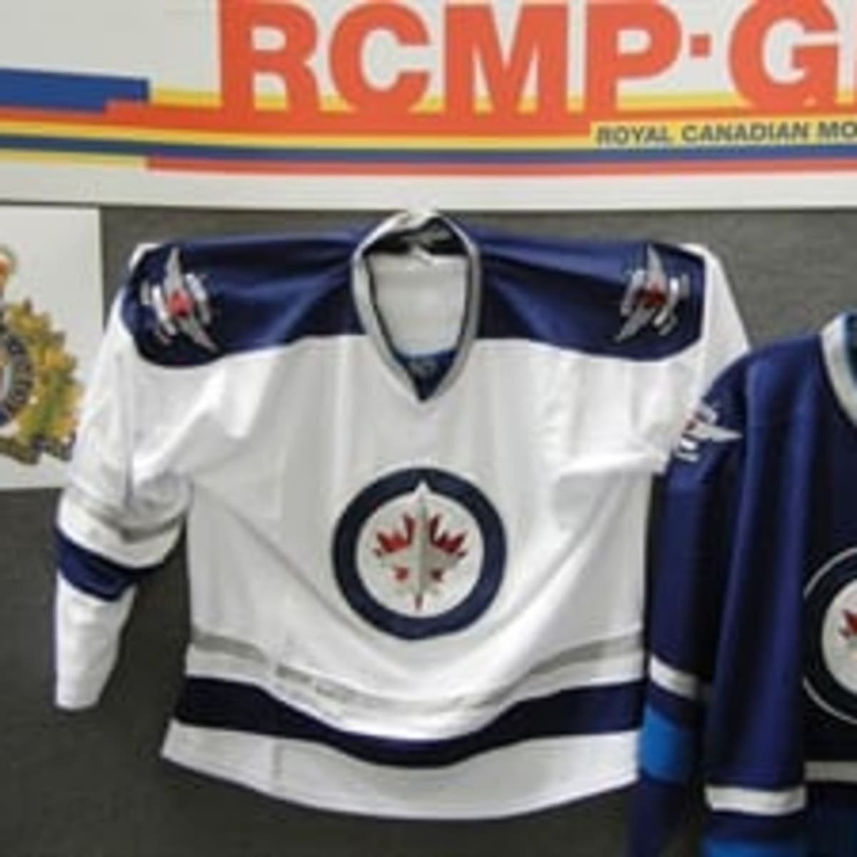 Official Reebok Winnipeg Jets Jersey - Size XL, Hockey