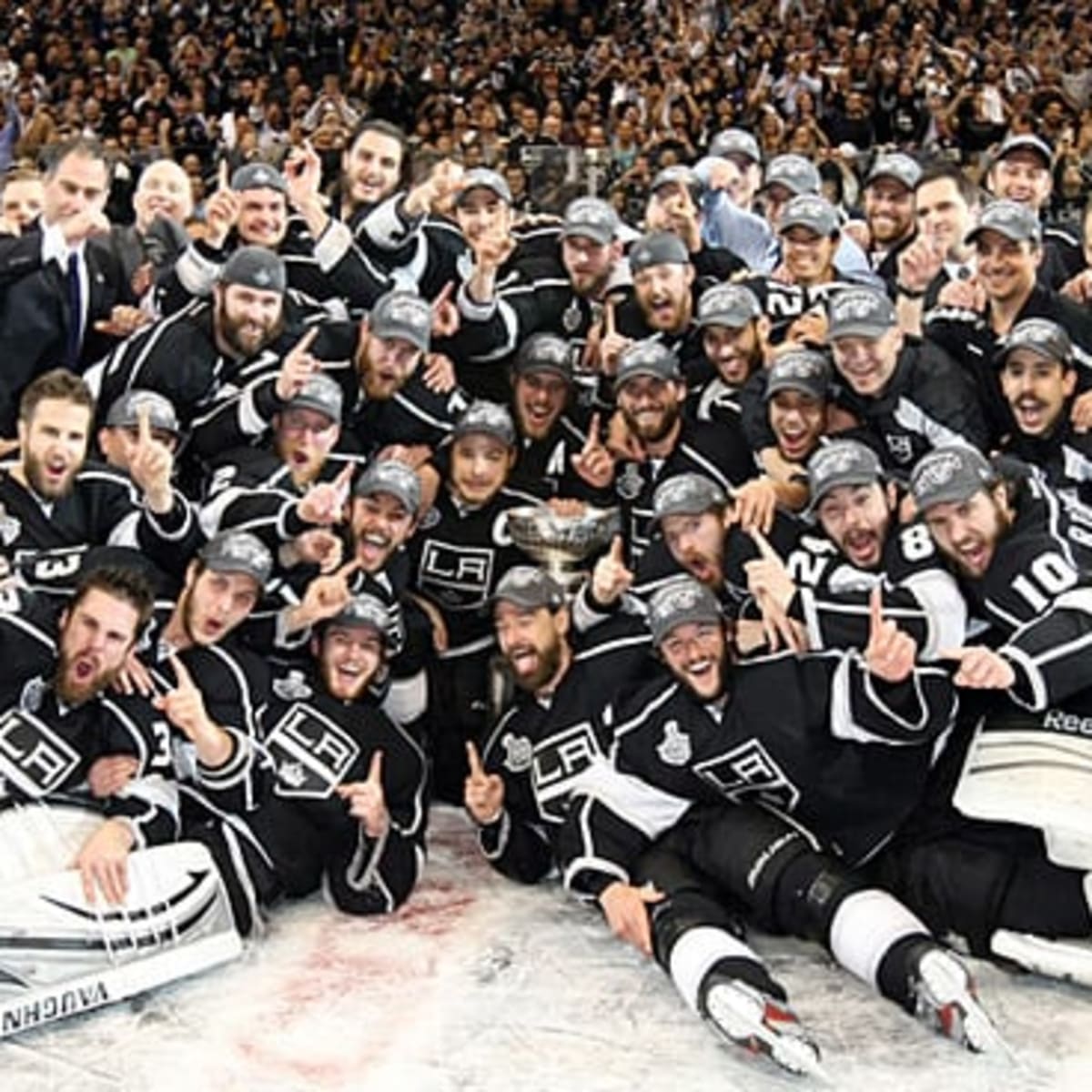 Ithaca native and NHL champion Dustin Brown brings Stanley Cup home to  hundreds