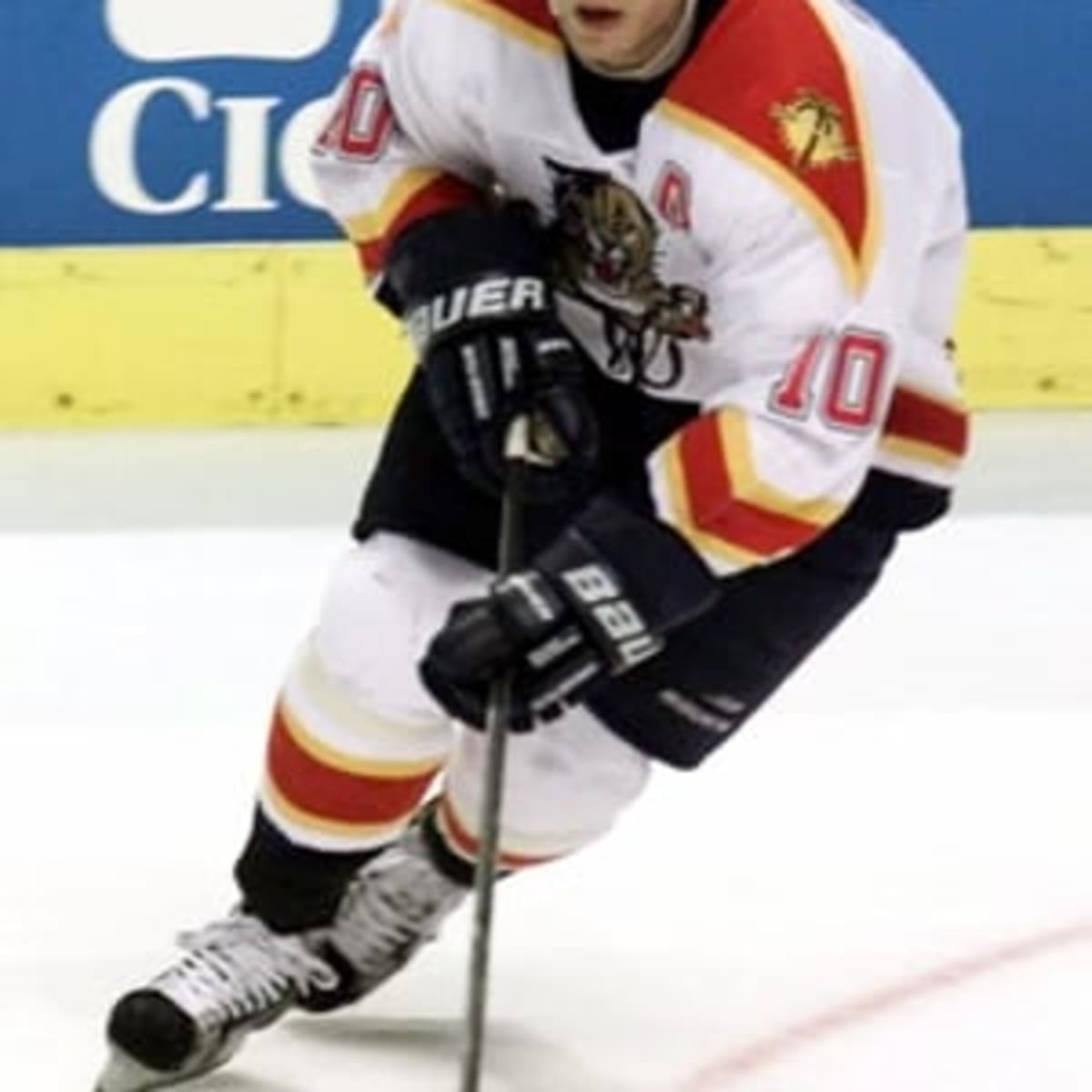 Pavel Bure Weds, Pavel Bure, a hockey legend, became a fami…