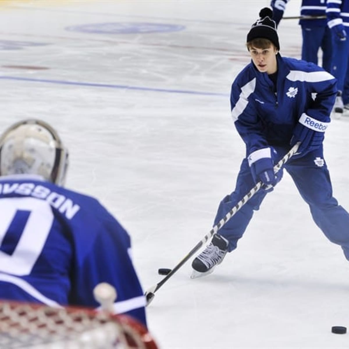 Justin Bieber Spends Saturday Night At Toronto Maple Leafs Game