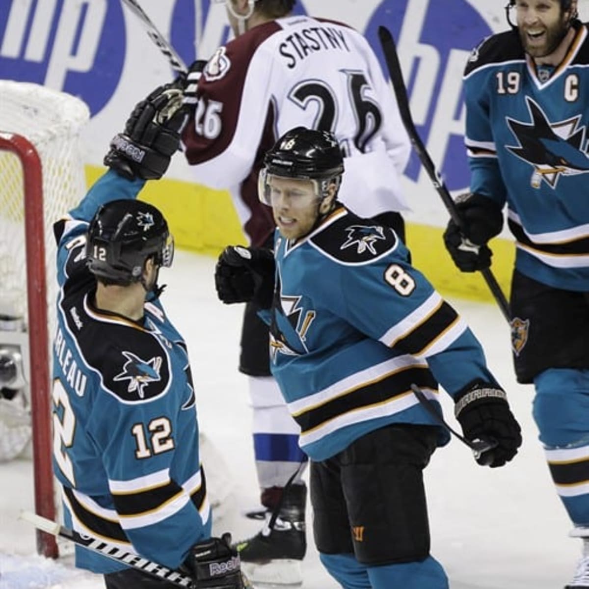 Joe Thornton's line leads Sharks to victory over Avalanche in Game 1