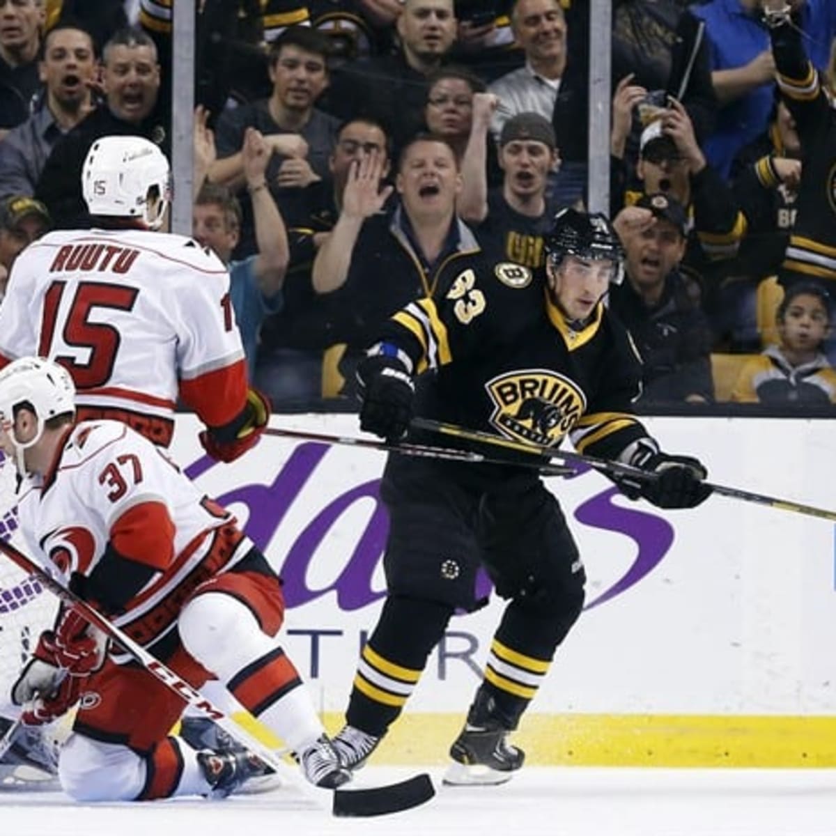 NHL roundup: Brad Marchand's 5 points carry Bruins past Hurricanes