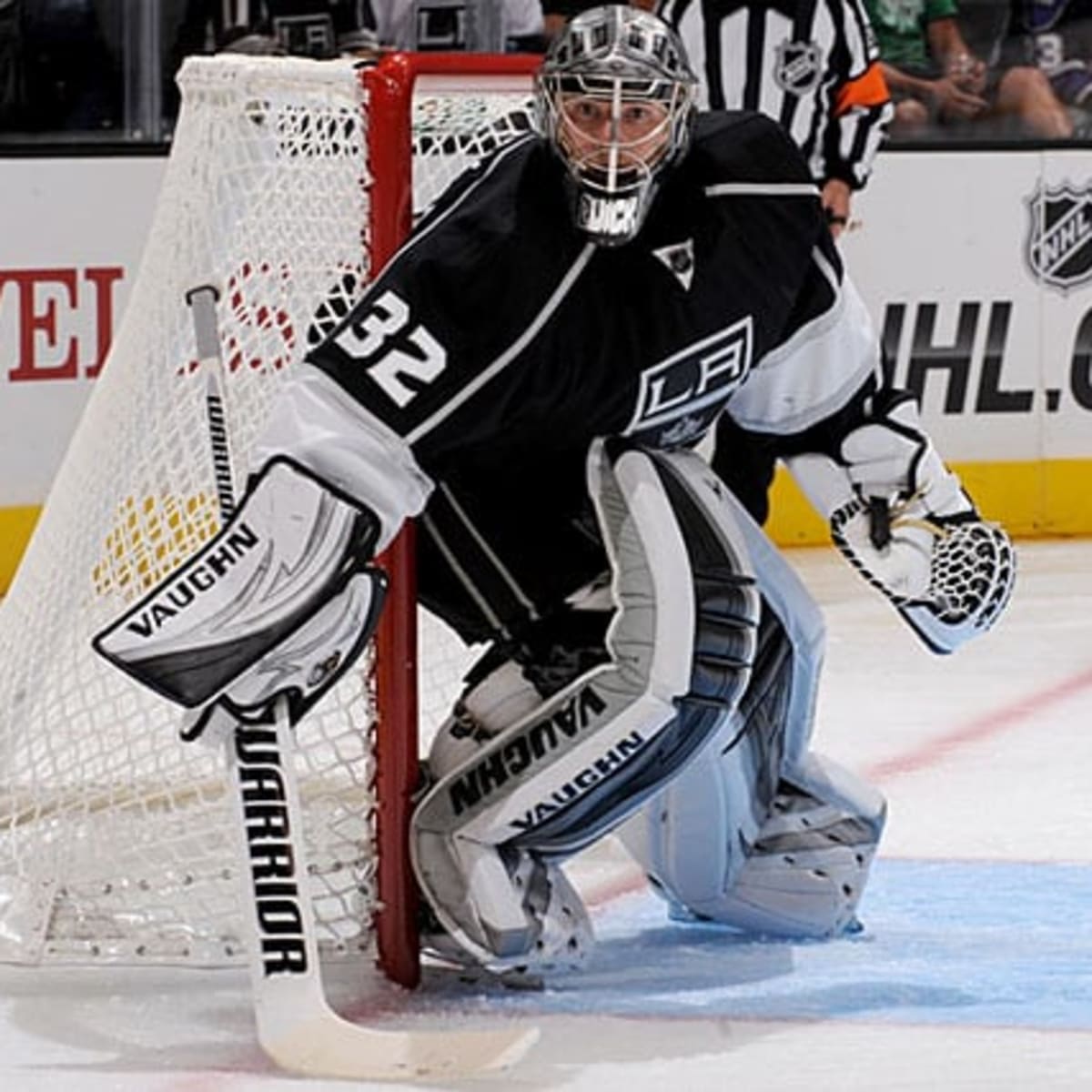 Kings goalie Jonathan Quick gets roughing penalty for fighting