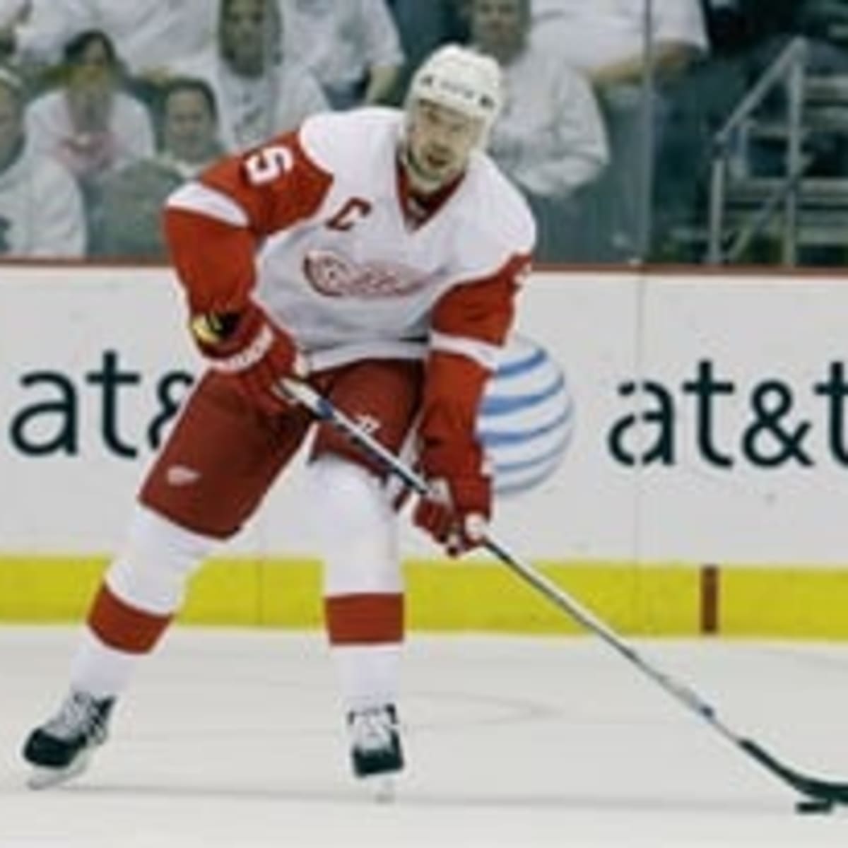 Nicklas Lidstrom tells WXYZ he doesn't rule out a return to the NHL in some  capacity 