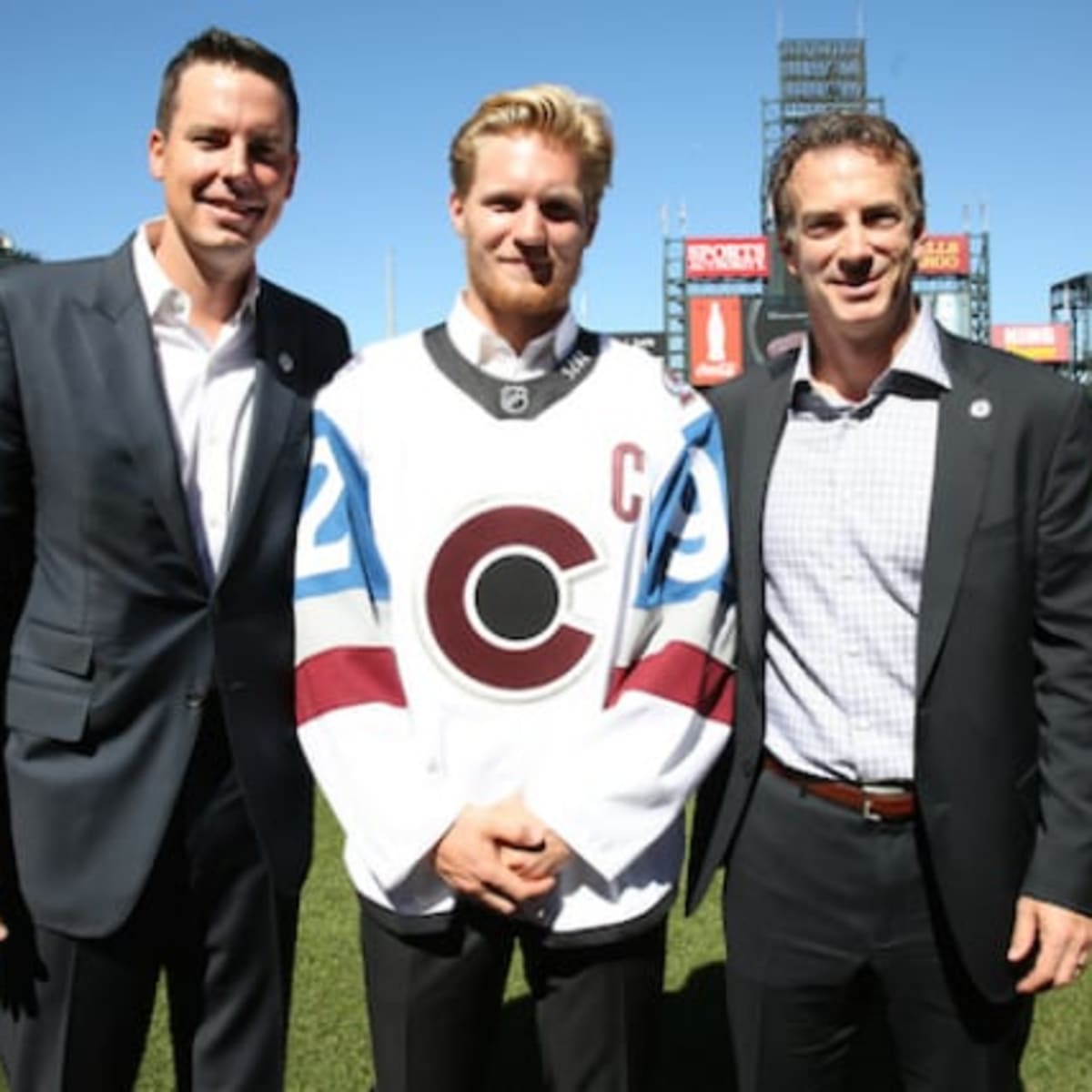 Avalanche announce Stadium Series, unveil jersey —