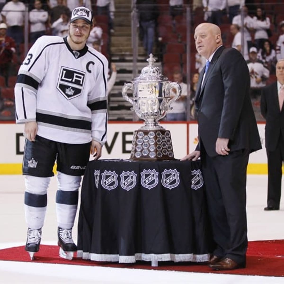 Dustin Brown and LA Kings receive 2012 Stanley Cup 