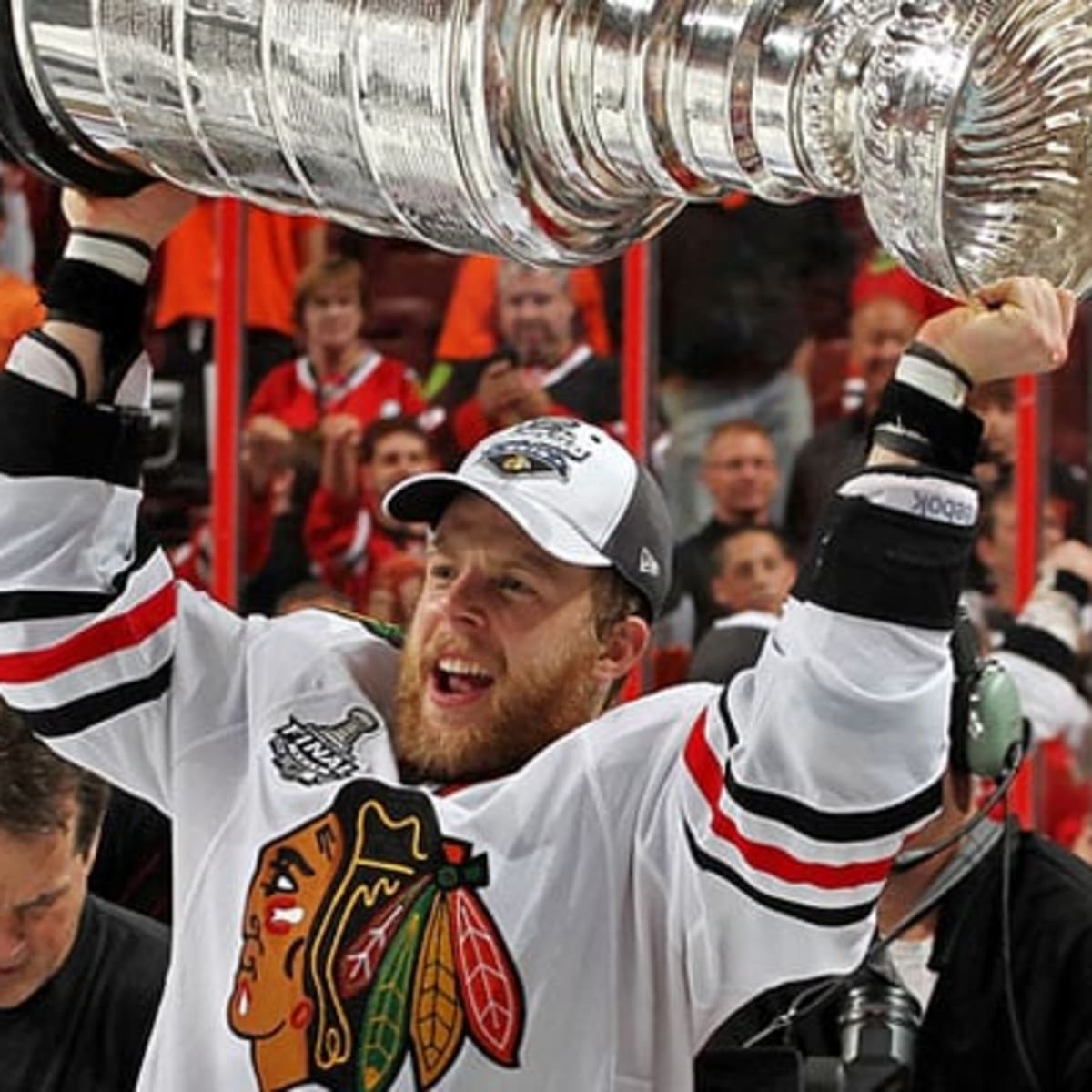 Kris Versteeg loves putting his kid inside the Stanley Cup - Chicago  Sun-Times