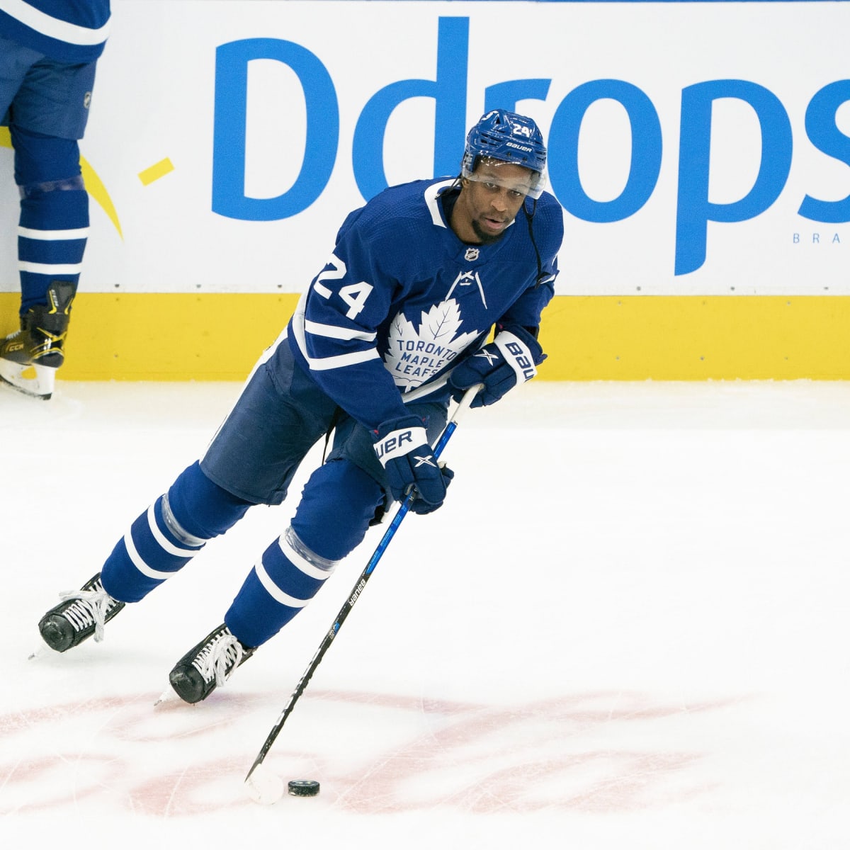 The Toronto Maple Leafs have signed Wayne Simmonds to a two-year