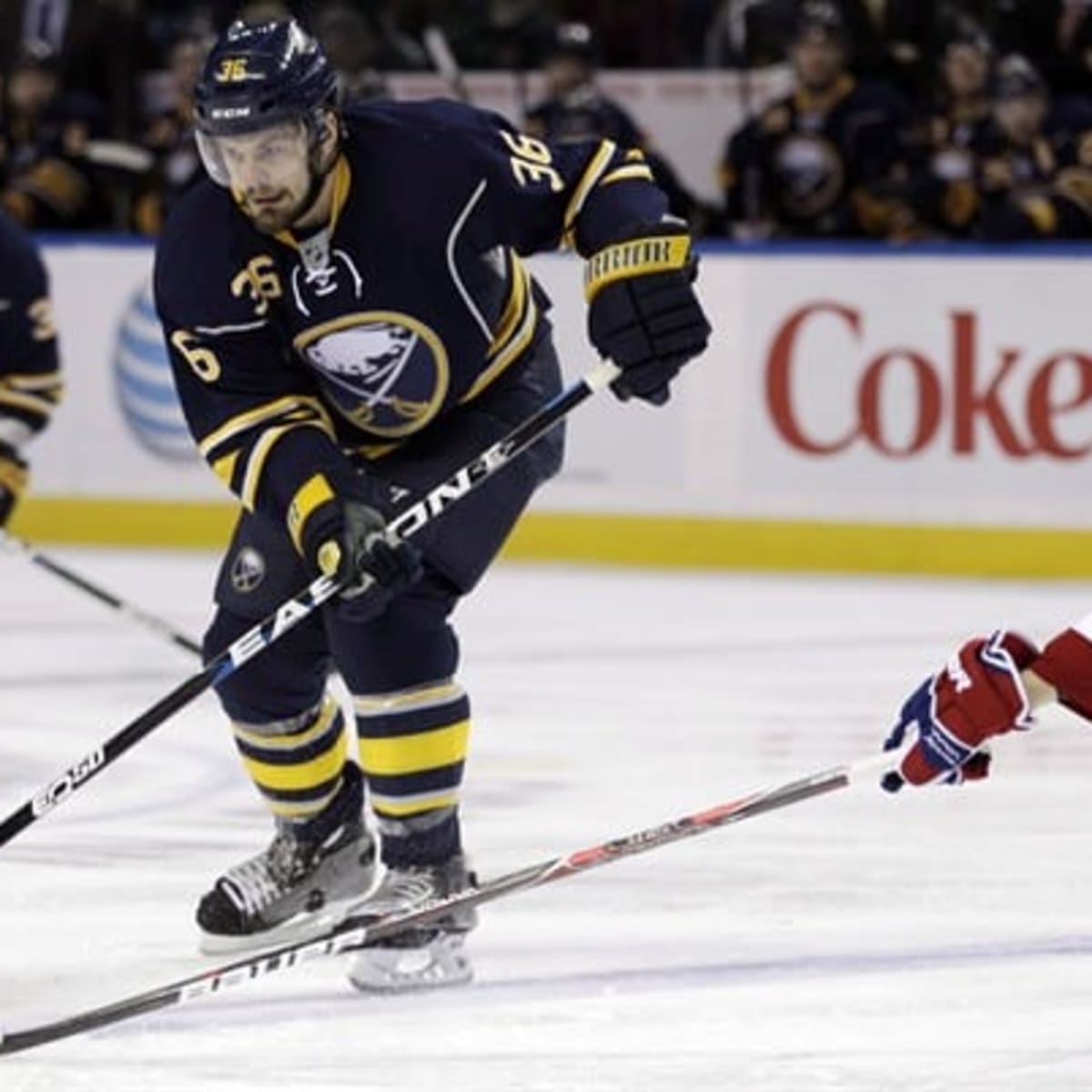 Tyler Ennis re-signs with Buffalo Sabres for five years