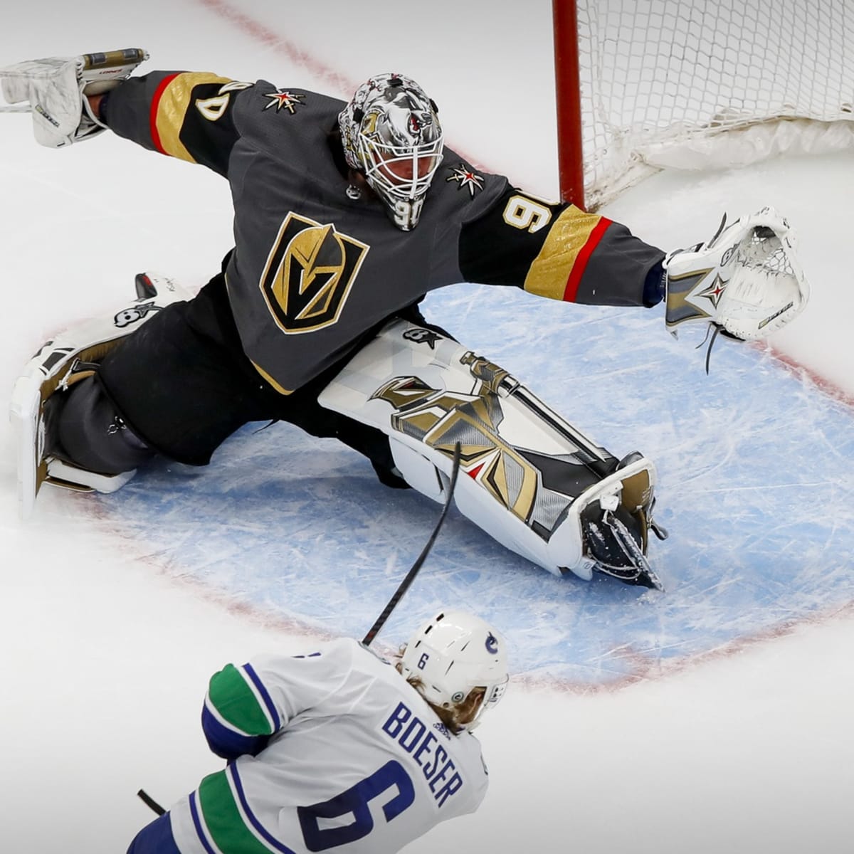 Vegas Golden Knights' Marc-Andre Fleury makes mind-blowing glove