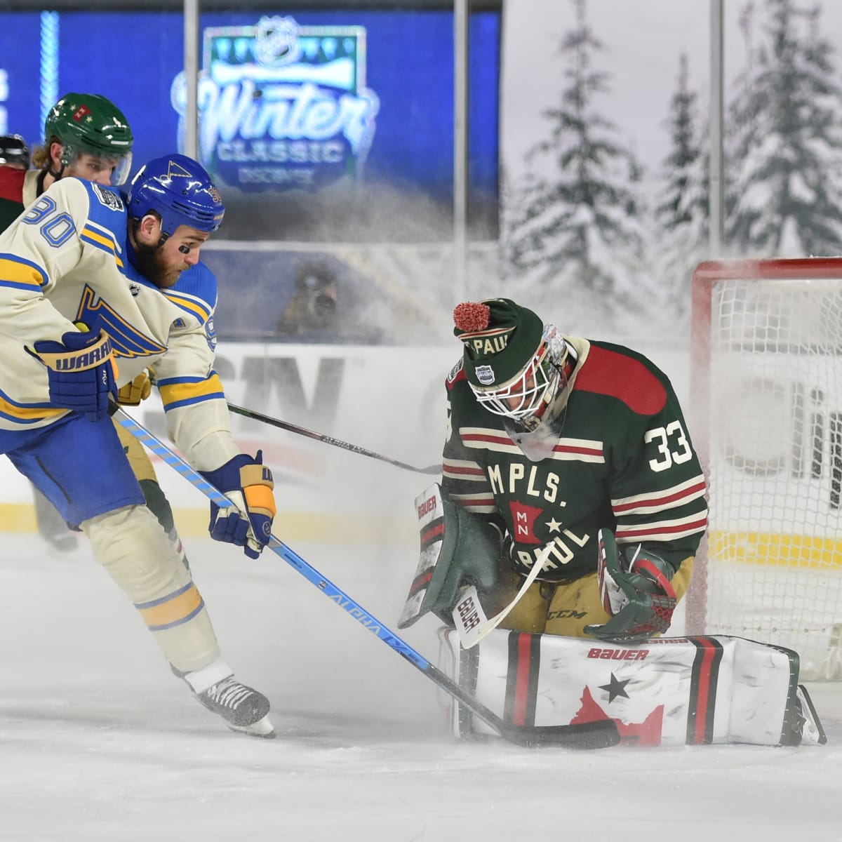 Blues hang on to beat Wild in Minnesota's first Winter Classic