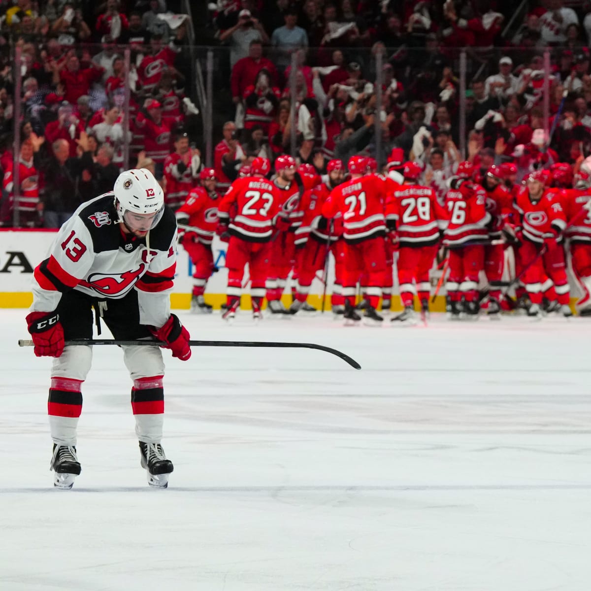 Devils rout Capitals 5-1, clinching Lindy Ruff's 800th career win
