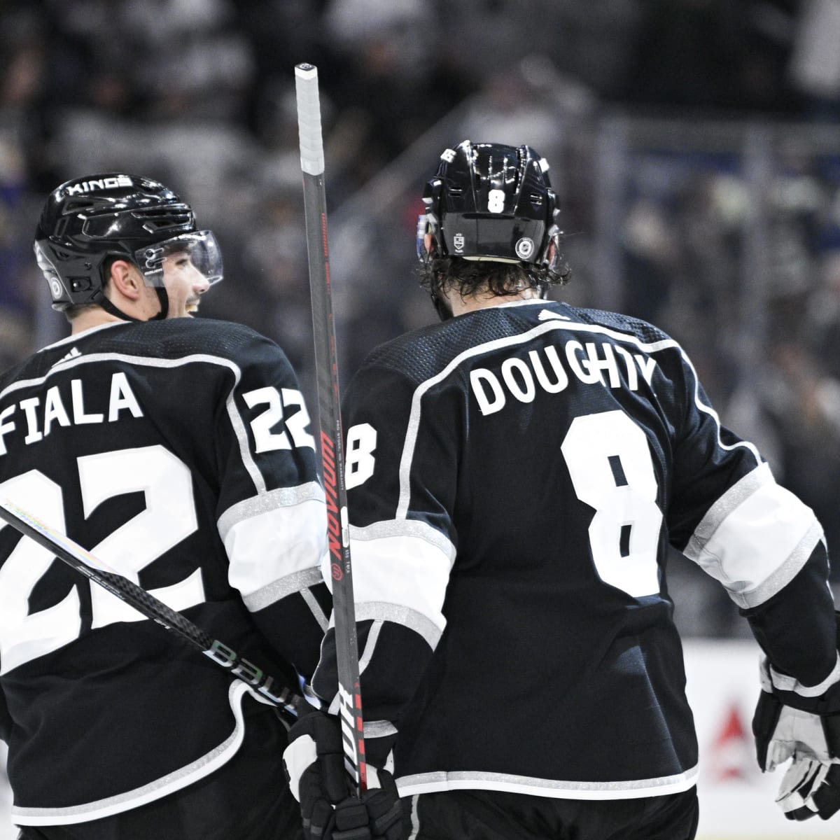NHL Stadium Series: L.A. Kings take bite out of Sharks in great outdoors –  Daily News