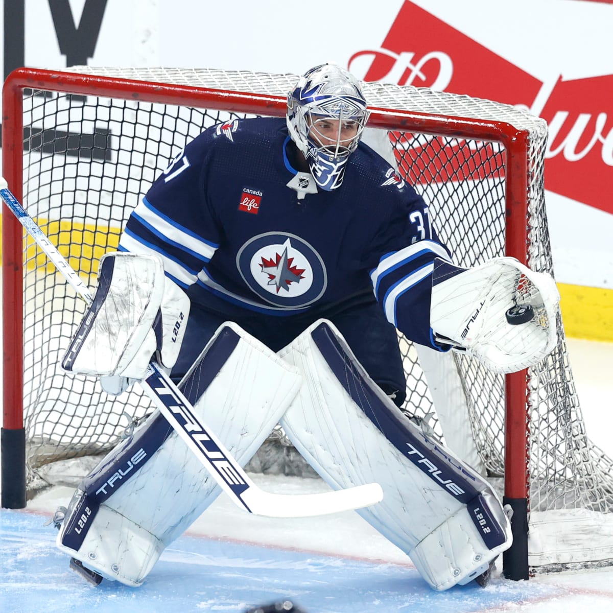 New Jersey Devils: Is There Value in Targeting Connor Hellebuyck?