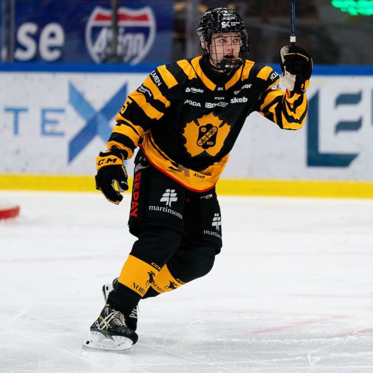 NHN: Star Prospect Falls to Penguins at No. 14 in Final NHL Mock Draft