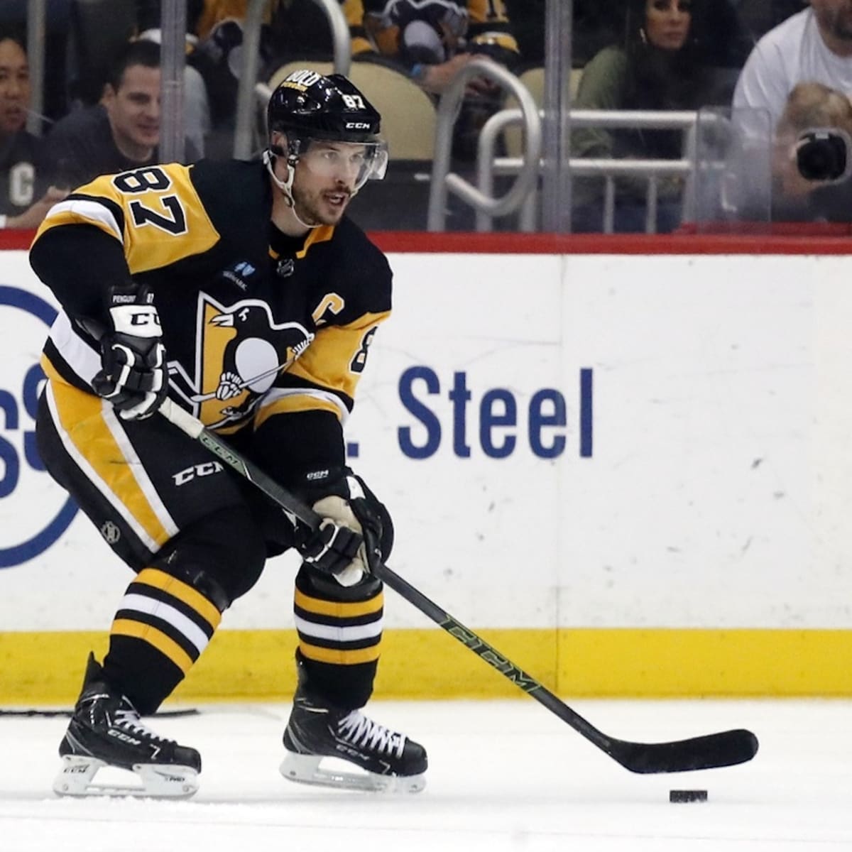 Pittsburgh Penguins Need Stellar Season From Key Defenseman - The Hockey  News Pittsburgh Penguins News, Analysis and More