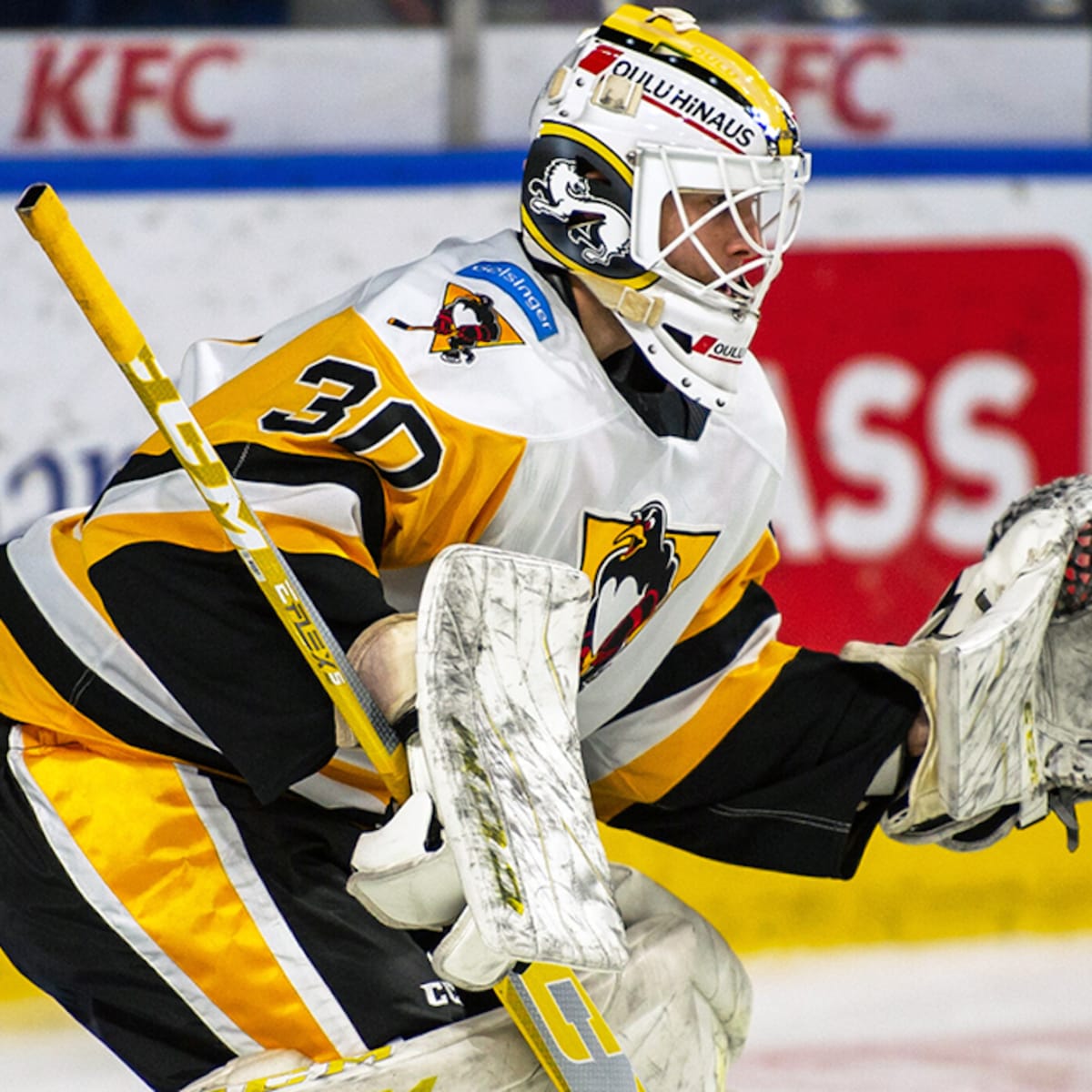 Pens goalie shows the Steelers some love