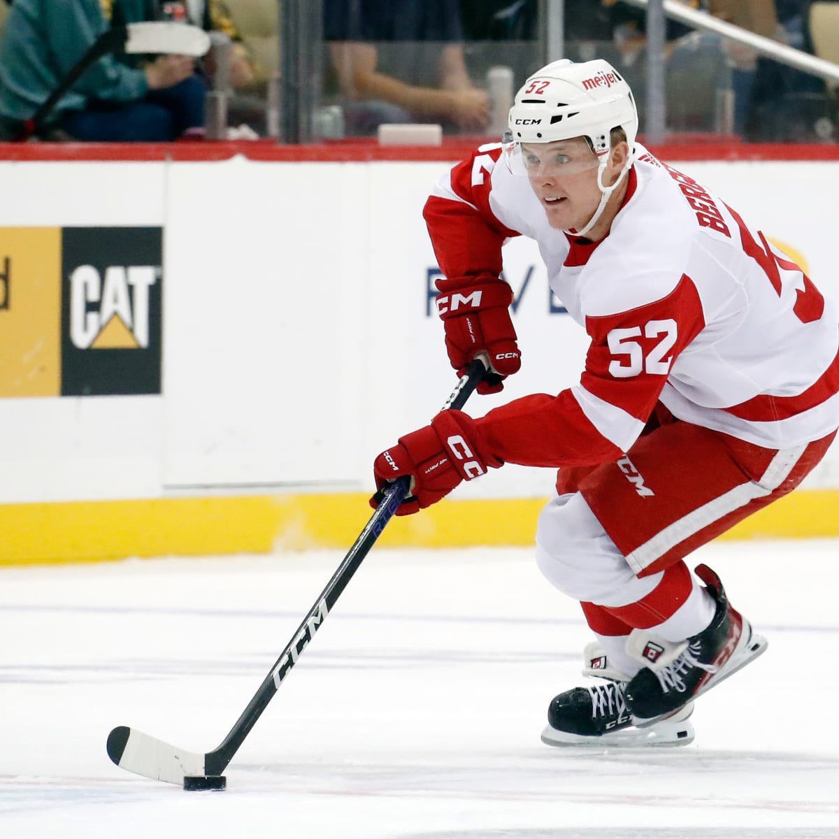 Red Wings' Moritz Seider displays flashes of dominance vs. Flyers 