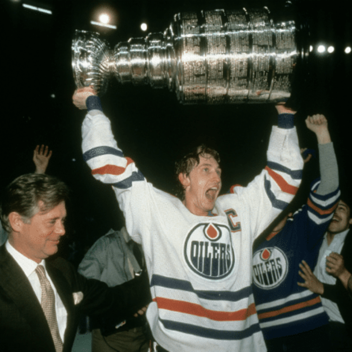 Gretzky, Selanne headline alumni game at Heritage Classic in Winnipeg