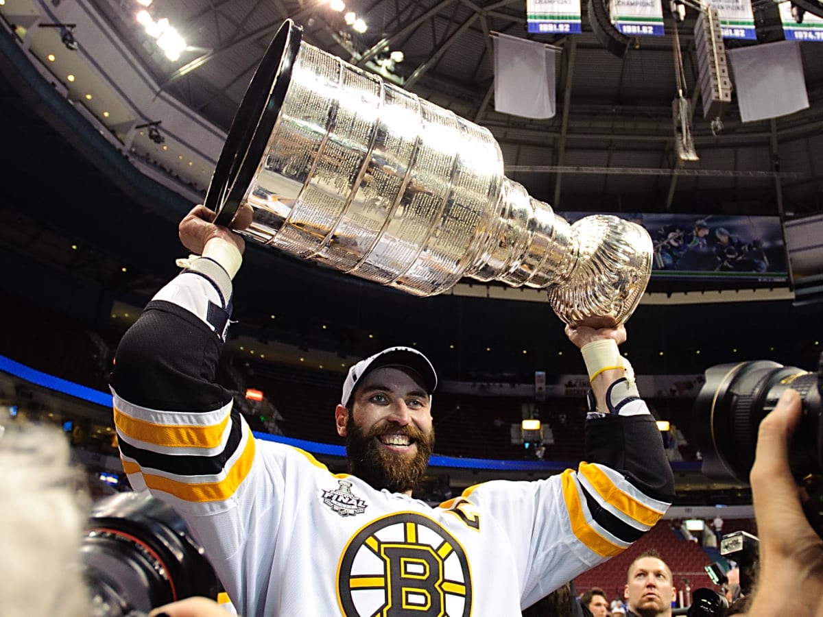 Zdeno Chara retiring, signs one-day contract with Bruins