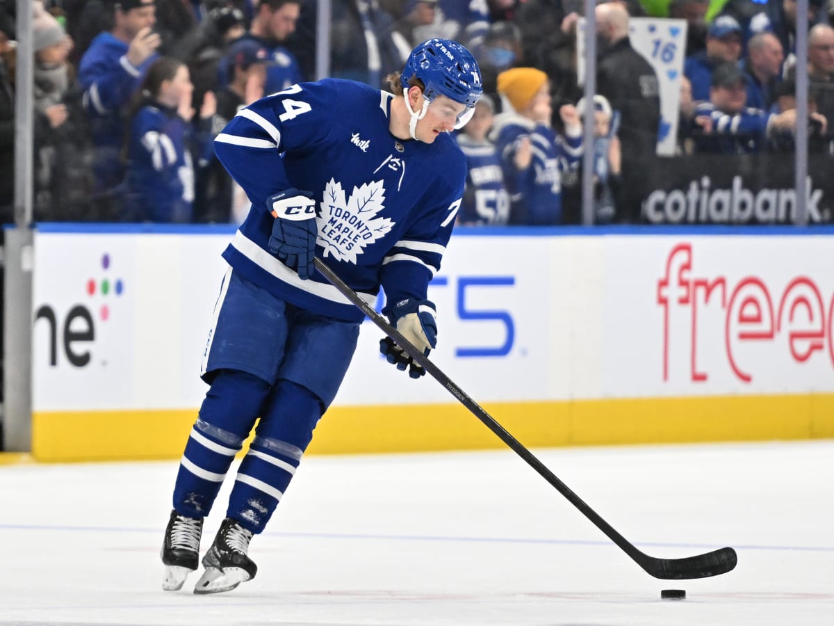 Justin Bieber Shows Off His Hockey Skills With the Toronto Maple Leafs