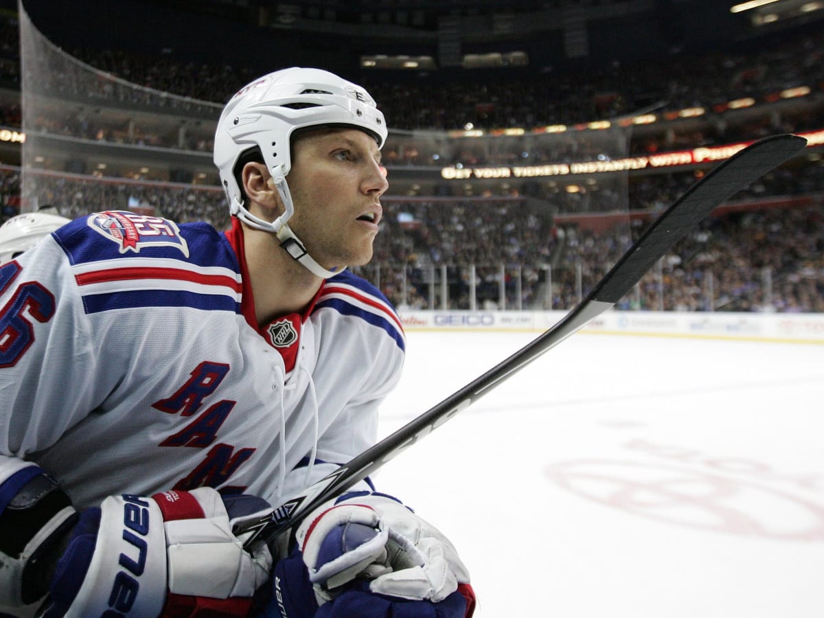 Game 7 Sports Club - What year is this?! Sean Avery signed with