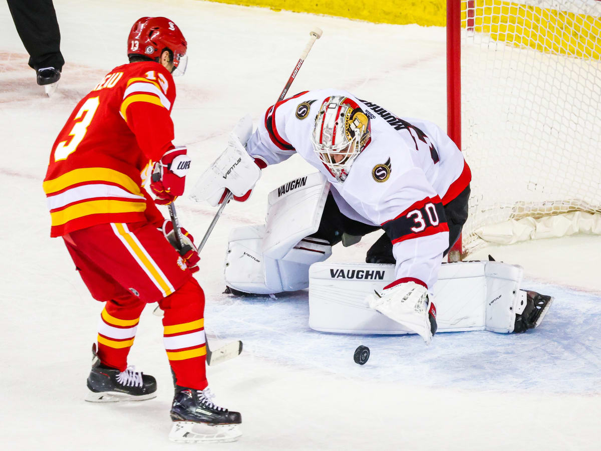 New Jersey Devils' Ondrej Palat (18) waits for face-off against