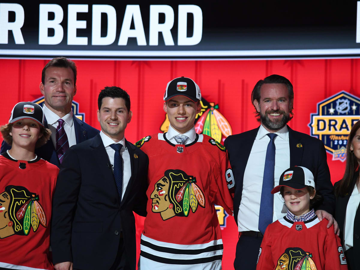 NHL: Connor Bedard hat für die Chicago Blackhawks sein Profi-Debüt
