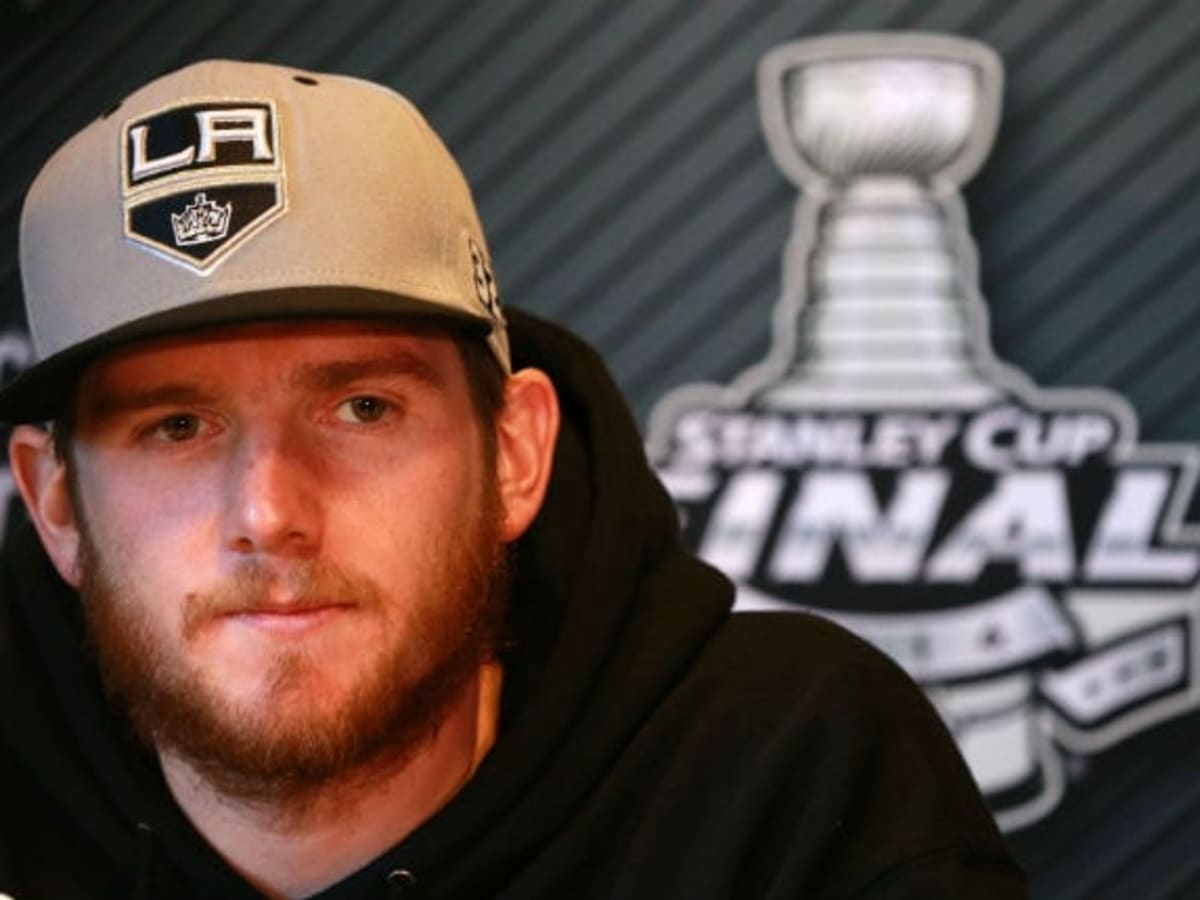 https://thehockeynews.com/.image/ar_4:3%2Cc_fill%2Ccs_srgb%2Cfl_progressive%2Cq_auto:good%2Cw_1200/MTg1MDUwODMyMjIzMjgyNTIx/jonathan-quick-key-to-kings-hopes-in-stanley-cup-final.jpg