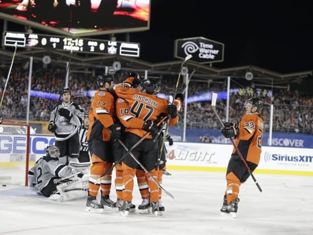 Jonas Hiller uses Dodger Stadium game for Anaheim Ducks redemption