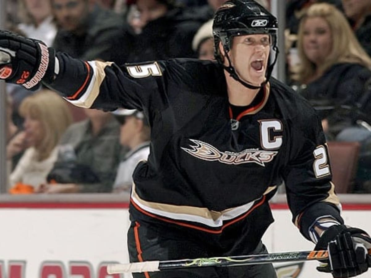 Flyers trade Chris Pronger's contract to Coyotes