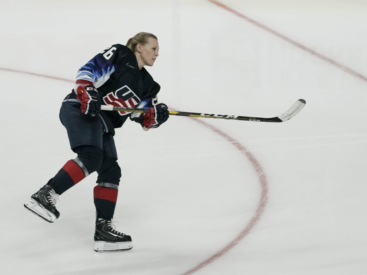 Michael Schofield dons skates with fiancee, Kendall Coyne