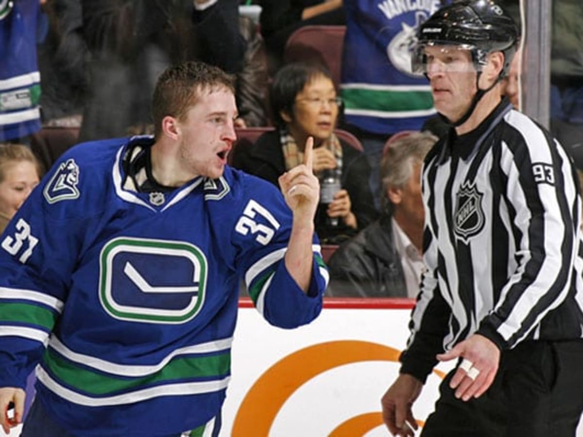 Why You Should Become a Hockey Referee – Team Stripes