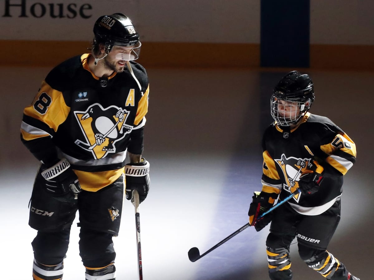 Penguins Great Mario Lemieux Makes Statement on Kris Letang's 1,000th Game