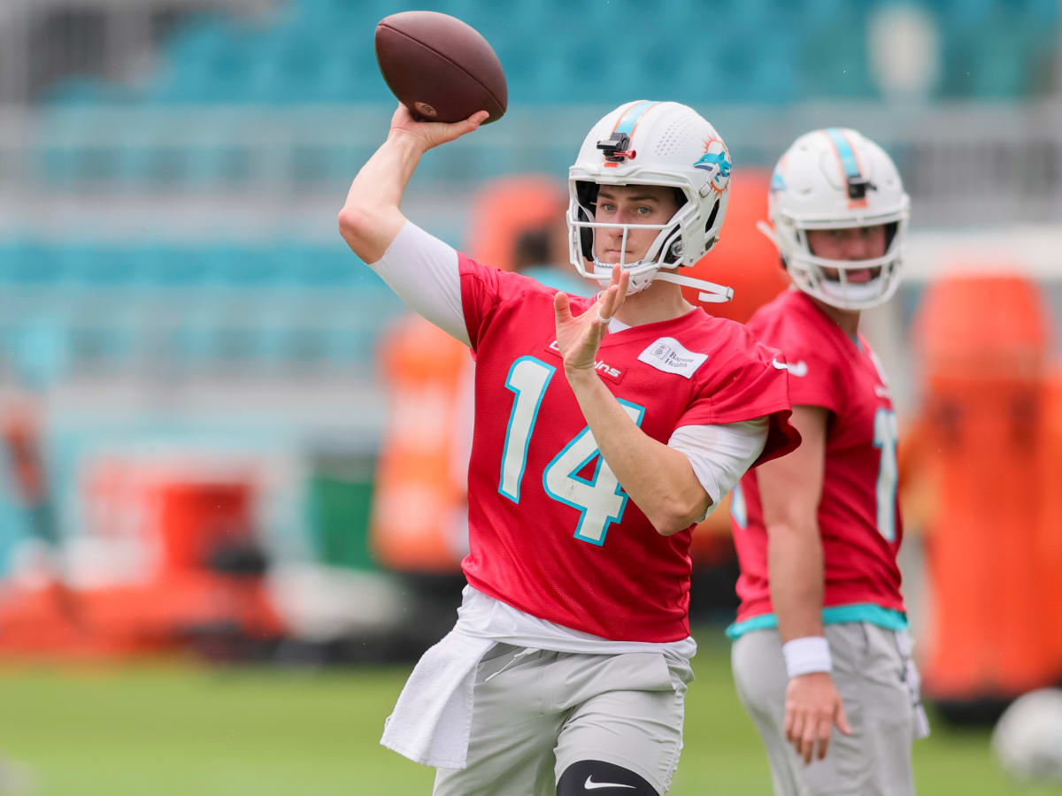 Miami Dolphins signing QB Mike White to back up Tua Tagovailoa