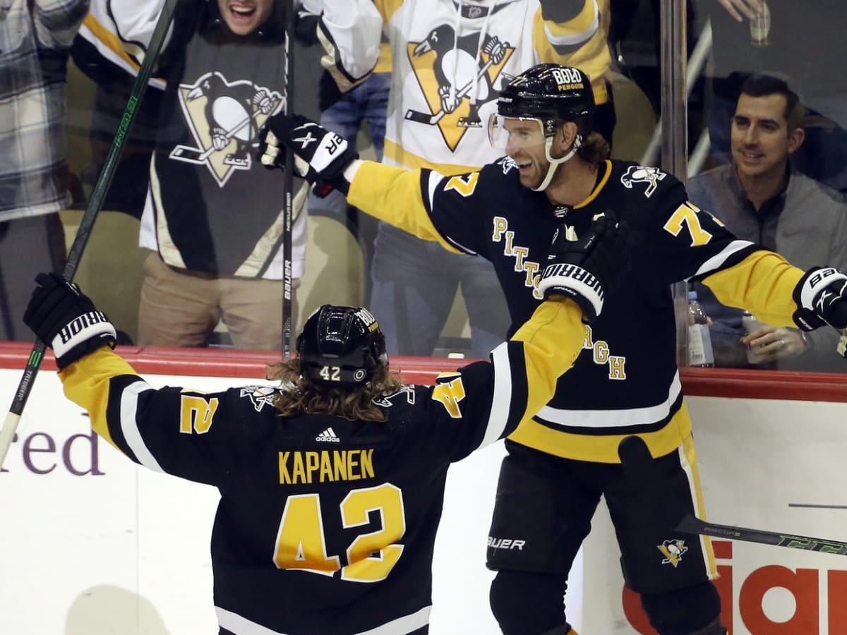 NHL roundup: Penguins rout Coyotes in opener