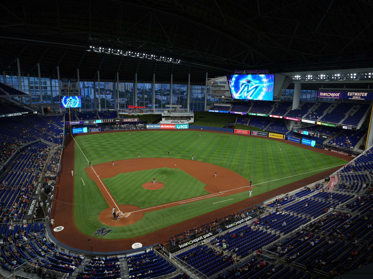 Marlins Anniversary: Marlins Park opens for regular season