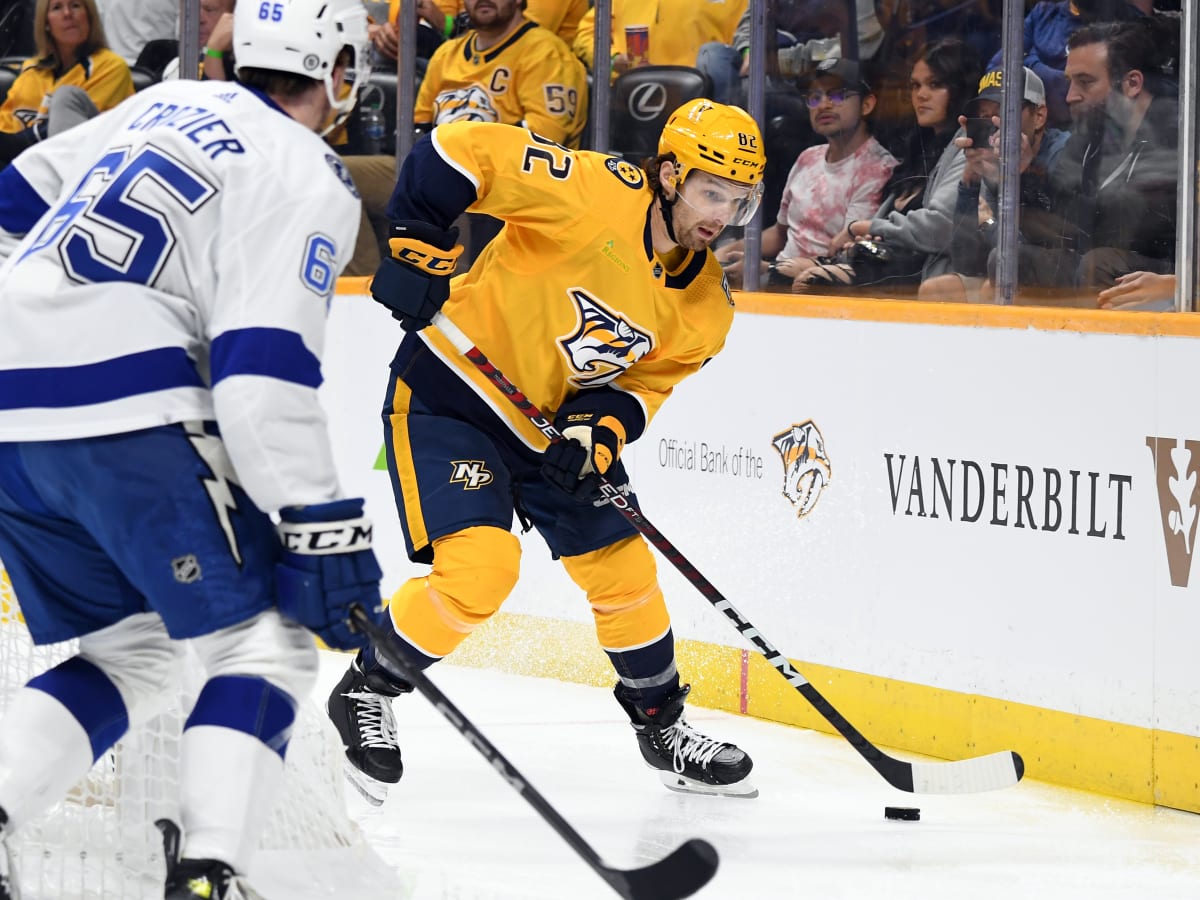 Lightning break through offensively in win over Predators