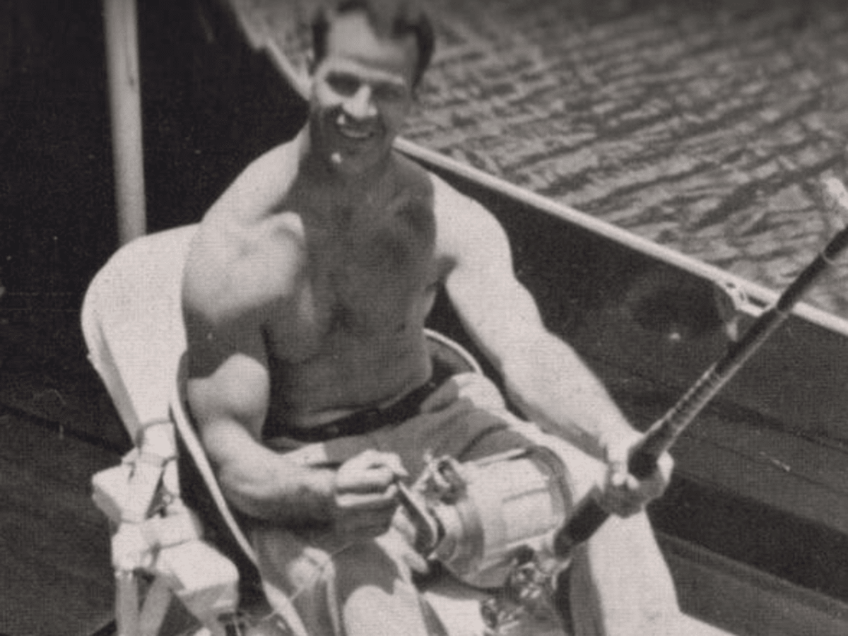 vintage-gordie-howe-photo-shows-off-his-amazing-physique.png