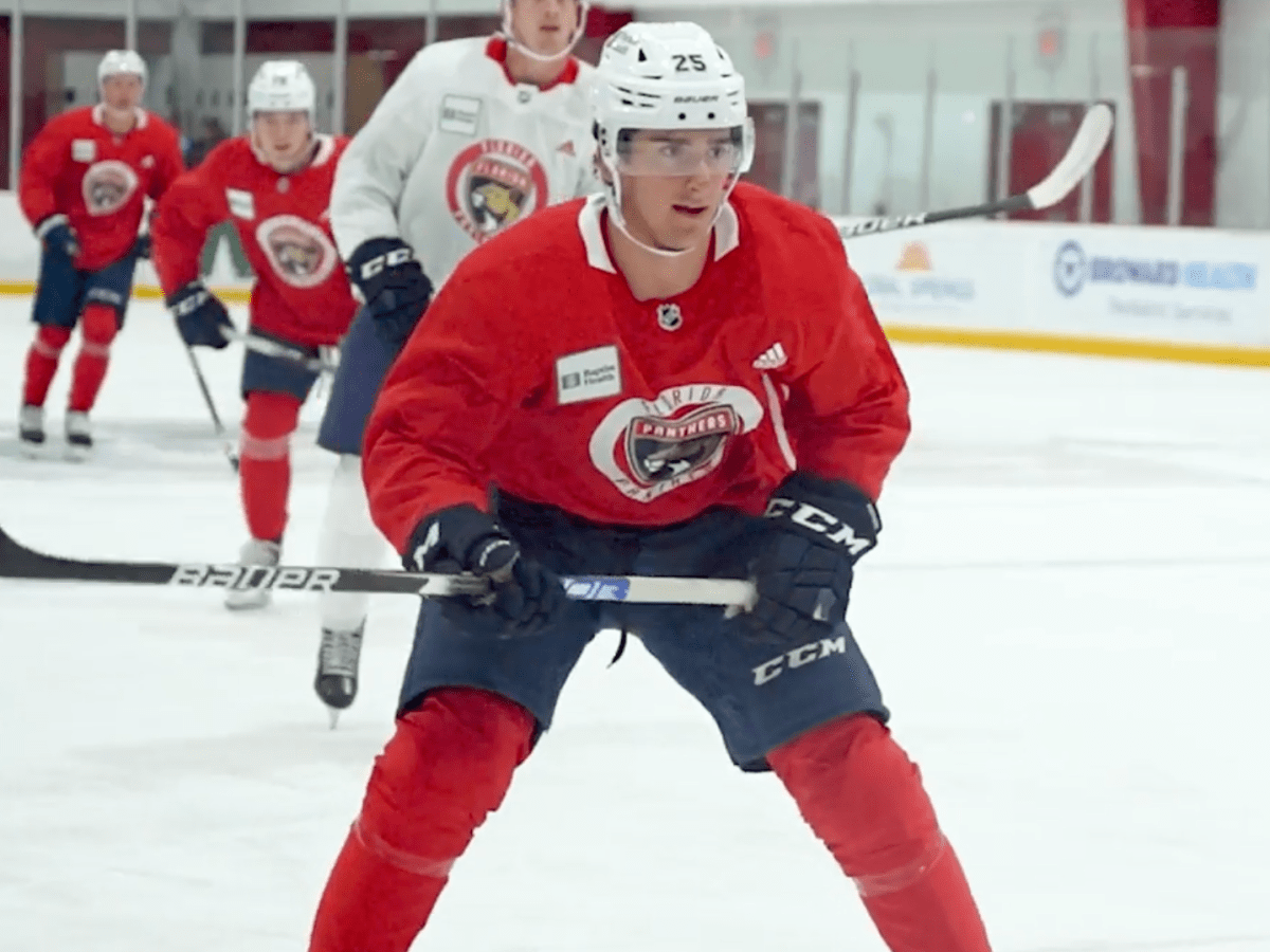 Michigan's Mackie Samoskevich signs with Florida Panthers
