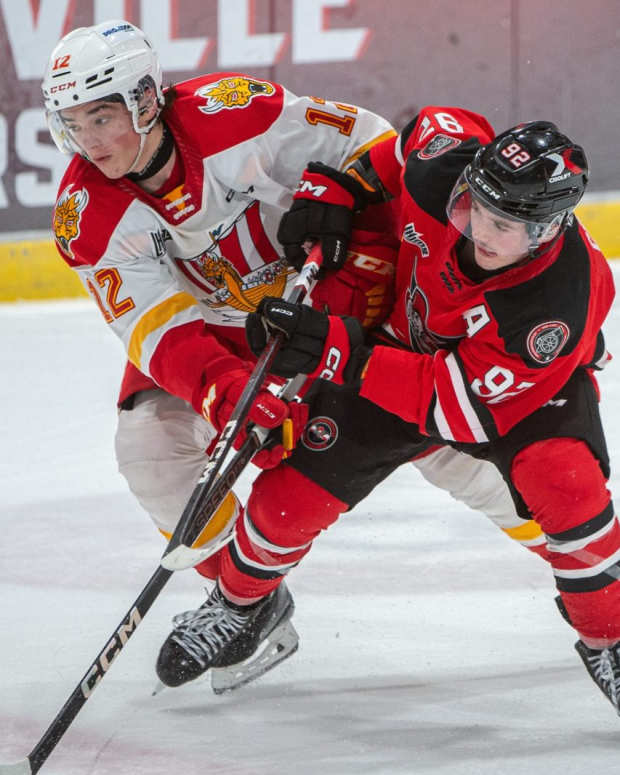Baie-Comeau Drakkar and the Drummondville Voltigeurs will compete for the Gilles-Courteau Trophy.